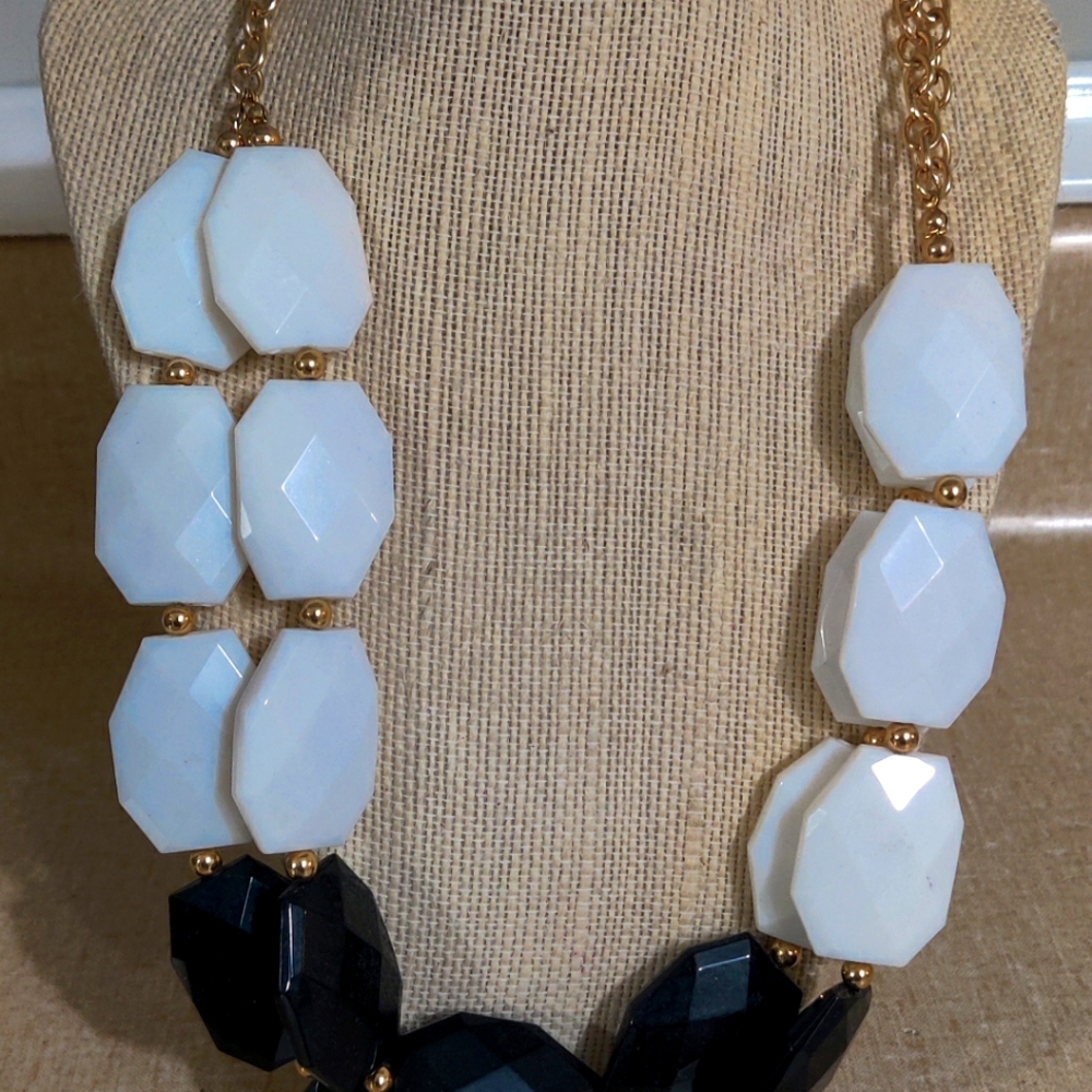 Costume Necklace Blk & White